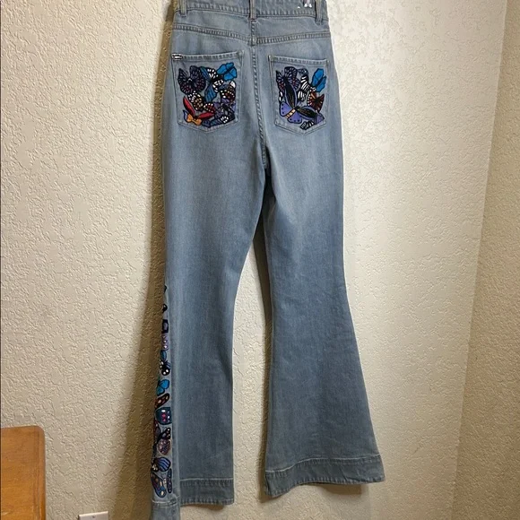 Alice + Olivia Light Denim Jeans - Picture 7 of 7